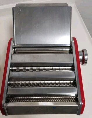 不用担心面粉的质量问题 易煮还劲道 机器能做面条 饺子皮 还能赶花