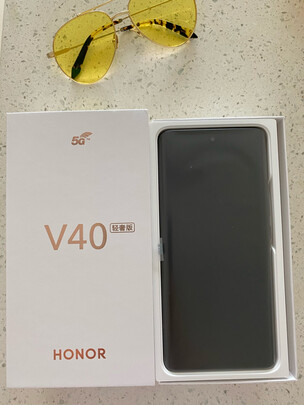%title插图%num 荣耀V40轻奢版 5G 超级快充 6400万超清四摄 8GB+256GB钛空银 移动联通电信5G 双卡双待手机