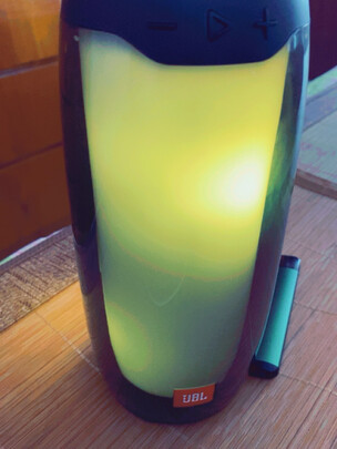 JBL PULSE4 便携式蓝牙音箱音乐脉动4代全面屏炫彩音箱低音炮桌面音响防水设计哈曼旗舰款 典雅黑12期内免息 APP自定义灯光 8仓就近发货