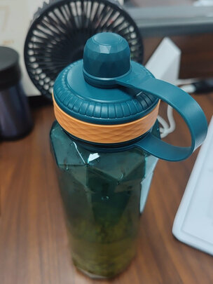 运动水杯