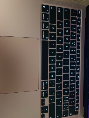 Apple MacBook Air跟华硕灵耀X有明显区别吗，哪款性能比较强？哪个手感一流 