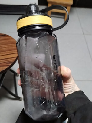 运动水杯