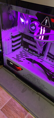 %title插图%num 华硕(ASUS)玩家国度ROG电源1200W(核心十年保修/白金牌认证/神光同步/OLED显示屏/全日系电容/含套线)