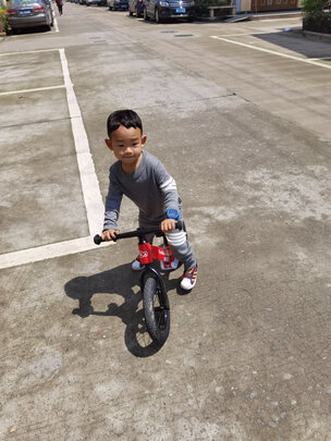 儿童滑步车