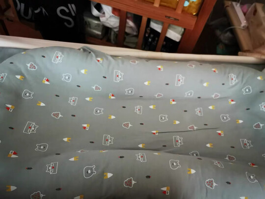 婴儿床