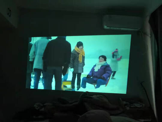 万播T2 Max投影仪家用投影机（超高清1080P 内置智能系统 支持侧投 AI语音 手机投屏 全封闭光机）