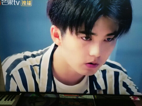%title插图%num 三星(SAMSUNG)55英寸QX2 超薄全面屏 4K超高清HDR 120Hz 智能补帧QLED量子点HDMI2.1游戏电视QA55QX2AAJXXZ