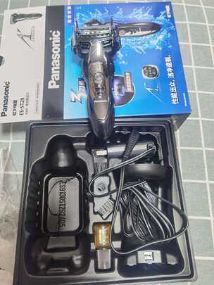 %title插图%num 松下(Panasonic)剃须刀电动男士充电式刮胡刀往复式机身日本原装进口全身水洗胡须刀 ES-ST29-K (日本进口机身)