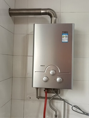 热水器突然不点火工作了,咨询万家乐售后,称热水器天然气使用寿命8年