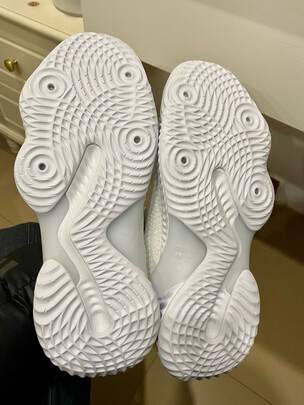 篮球鞋
