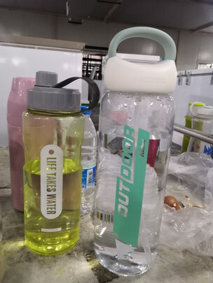吸管水杯