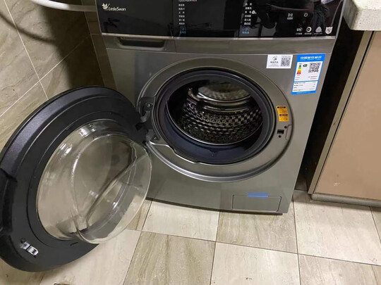 小天鹅TG100V66WIADY+TH100VH66WY滚筒洗衣机|外观展示小天鹅和海尔洗衣机哪个好?小天鹅洗衣机入手感受