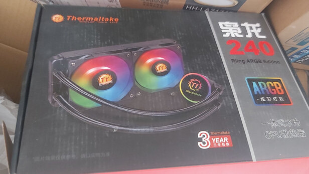 Tt（Thermaltake）枭龙240 Riing ARGB一体式CPU水冷散热器 (ARGB风扇/主板同步/全铜水冷头/多平台/带硅脂）