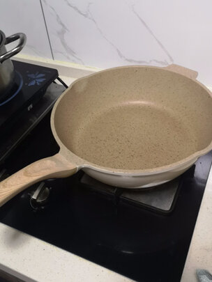 麦饭石不粘锅