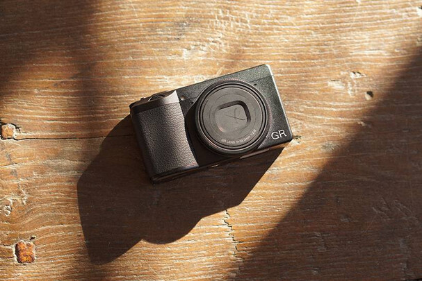 %title插图%num 【旗舰店】理光(RICOH)GR3 数码相机 APS-C画幅 GRIII大底便携卡片机 超值套装(送32G卡&包)