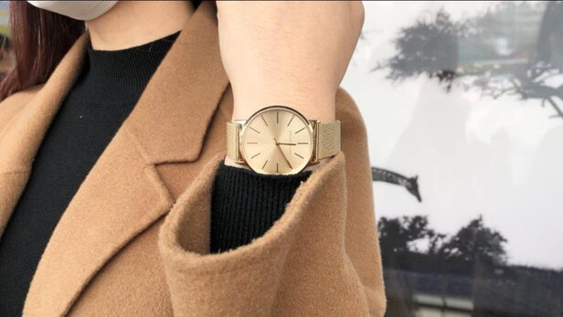 %title插图%num 阿玛尼(Armani Exchange)手表女士情人节礼物送女友礼盒款满天星石英腕表编织钢带镶钻送女友欧美腕表AX5536