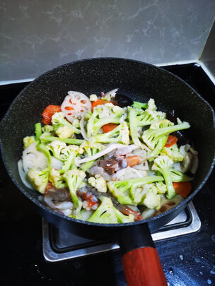 麦饭石不粘锅