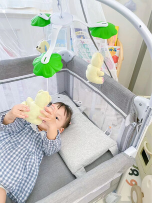 婴儿床