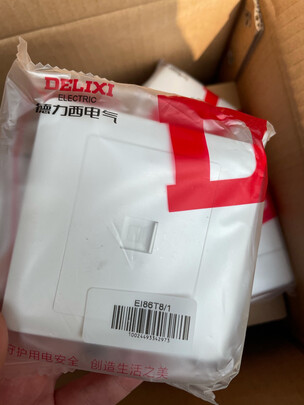 德力西（DELIXI）开关插座暗装CD812网络网线TV电话插座86型墙壁插座白色 一位电脑插座