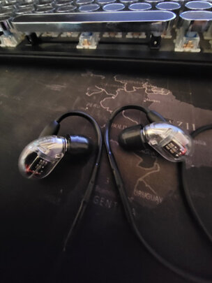 舒尔 Shure SE846-UNI 四单元动铁旗舰高保真HiFi耳机 音乐耳机 入耳式隔音耳机 HIFI音乐 有线版耳机 黑色