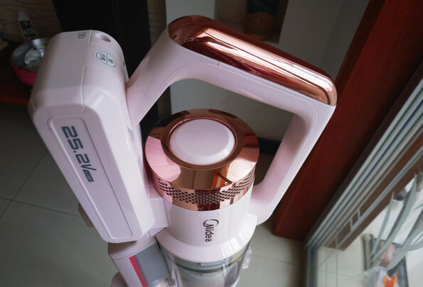 美的（Midea）无线手持充电吸尘器P6 家用强力除螨 宠物适用120AW大吸力 吸拖一体 高端手持P6+拖地辅具