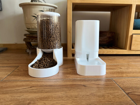 宠物自动喂食器