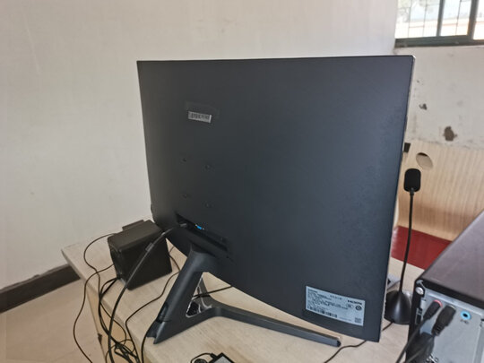 曲面屏电脑显示器