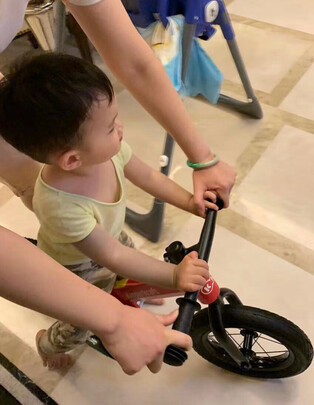 儿童滑步车