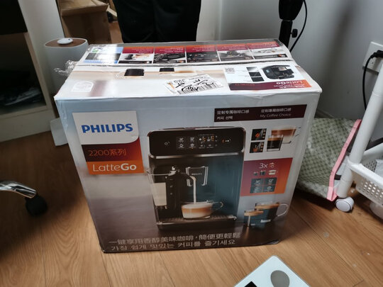 %title插图%num 飞利浦(PHILIPS)咖啡机 意式全自动家用现磨咖啡机 欧洲原装进口 带触控显示屏 自带打奶泡系统 EP2121/62