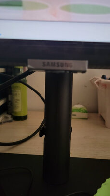 三星（SAMSUNG）32英寸 4K 可壁挂 HDR10 旋转升降底座 电脑显示器(S32A800NMC) 