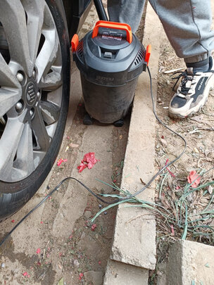 车载吸尘器