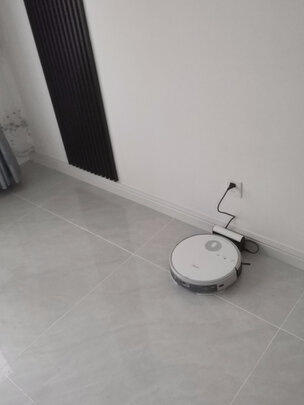 扫地机器人|评测细节：美的扫地机器人和科沃斯哪个好?评测优缺点区别？