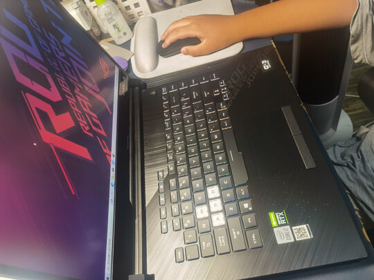 ROG魔霸5游戏本|知乎评测：rog魔霸新锐和y7000p哪个好？优缺点区别是啥？