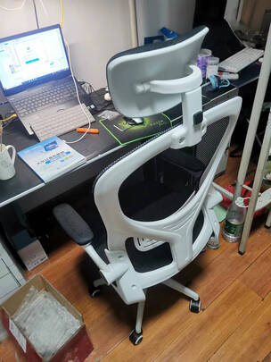 电脑椅