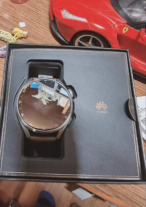 这款华为手表外形特别好看,外观简洁大方,中学生用起来也方便定位准