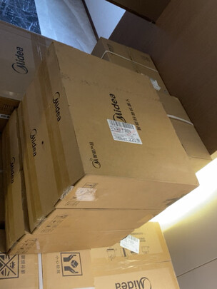 扫地机器人|评测细节：美的扫地机器人和科沃斯哪个好?评测优缺点区别？