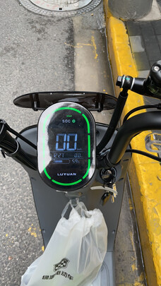 %title插图%num 【液冷电动车】绿源48V26AH智能锂电电动自行车INNO7超长续航电动车上下班通勤代步车 星球灰-黄(48V26AH智能版)