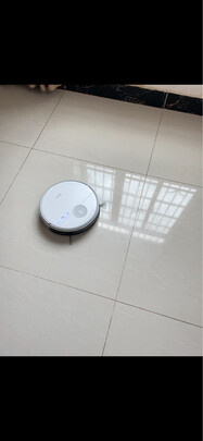 扫地机器人|评测细节：美的扫地机器人和科沃斯哪个好?评测优缺点区别？