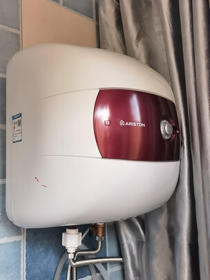 阿里斯顿厨宝即热式电热水器