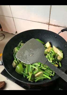 麦饭石不粘锅