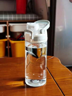 运动水杯