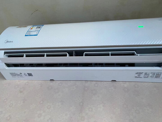 %title插图%num 美的(Midea)空调 大1匹 新三级变频空调冷暖 自清洁智能低噪空调挂机 智弧 大1匹--适用面积11-17㎡