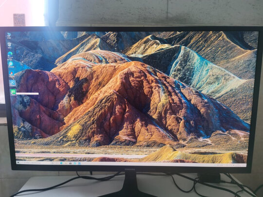 三星（SAMSUNG）31.5英寸 4K 10.7亿色 同屏双信号 爱眼 FreeSync 壁挂 HDMI 专业显色显示器（U32J590UQC）