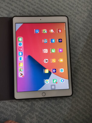 Apple iPad和荣耀平板V6有很大区别吗？显示效果哪款好，哪个手感一流 