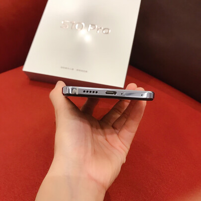 %title插图%num vivo S10 Pro 5G手机 12GB+256GB 绮光焕彩 后置一亿像素 自然柔光人像 光致变色工艺 6nm旗舰芯片