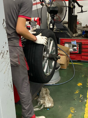 固特异225/55R17对比普利司通215/60R16究竟哪款好点？哪款静音效果好？哪个安全方便 