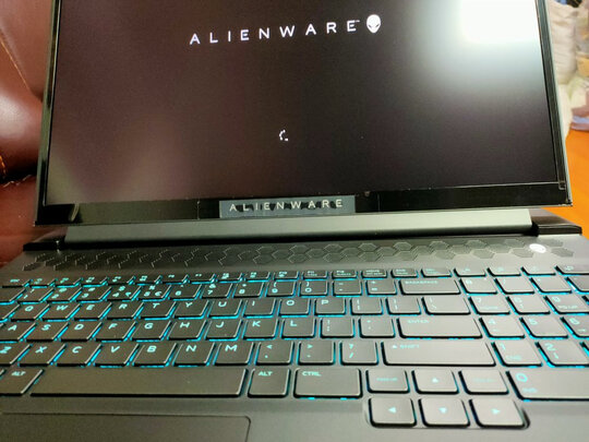 外星人ALWA15M-R1762B游戏本|评测细节：外星人15R6质量怎么样?用后一周讲体验真相？