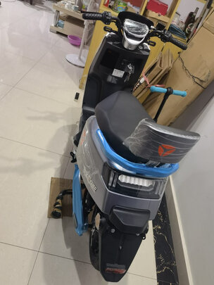 雅迪电动车莱特动力版电动摩托车铅酸电池时尚电动踏板车外卖电瓶车男女通用代步车门店同款 【莱特】冠能版72V22AH石墨烯灰色
