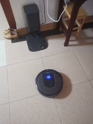 %title插图%num iRobot 扫地机器人 智能规划自动集尘 10倍大吸力 智能家用全自动扫地吸尘器 i7+