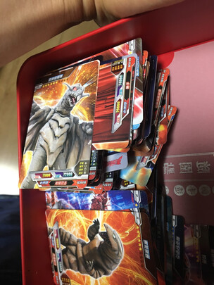 一:选购咸蛋超人(ultraman)奥特曼卡片建议